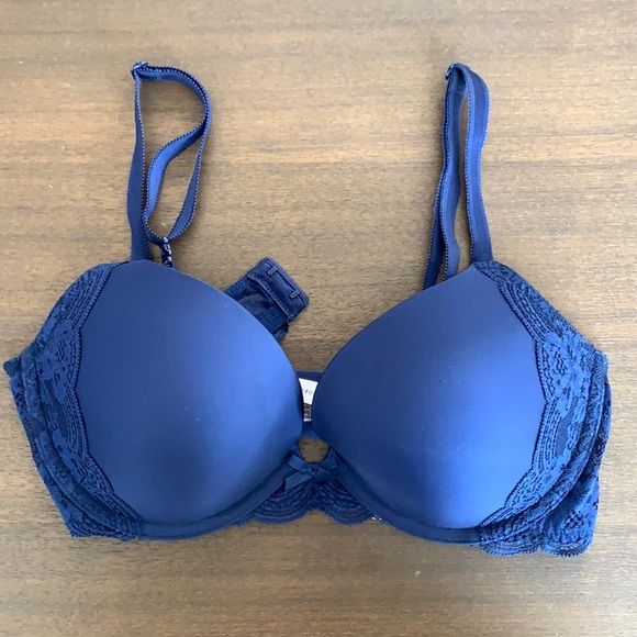 Victoria's Secret Push-Up Bra - Picture 1 of 3